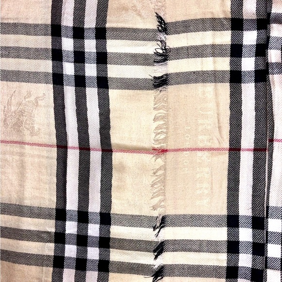 Vintage Burberry scarf - Picture 2 of 2